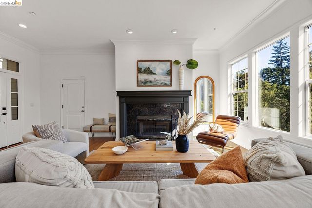 6203 Westwood Way, Oakland, CA 94611