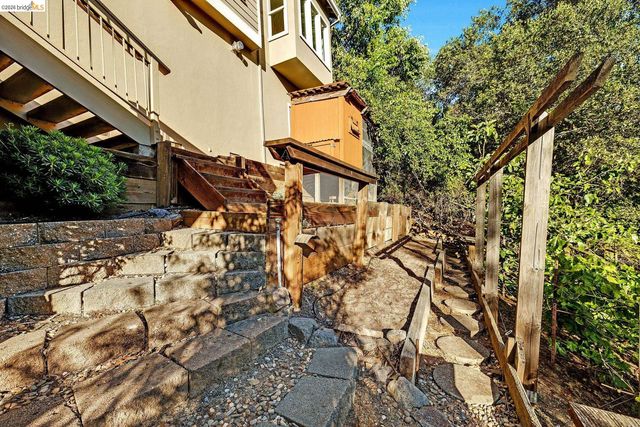 6203 Westwood Way, Oakland, CA 94611