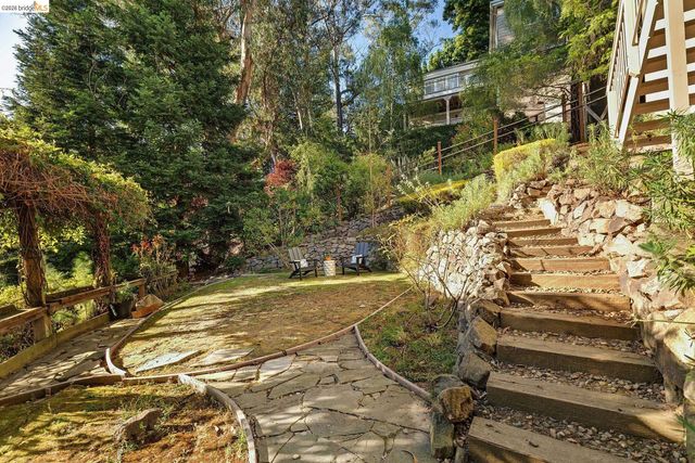 6203 Westwood Way, Oakland, CA 94611
