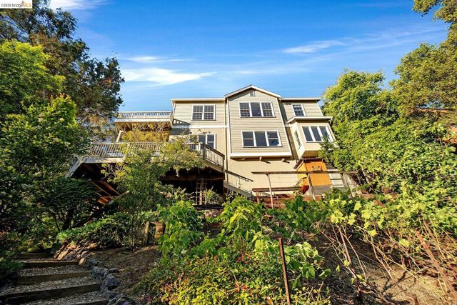6203 Westwood Way, Oakland, CA 94611
