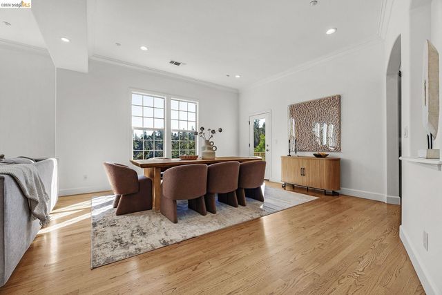 6203 Westwood Way, Oakland, CA 94611
