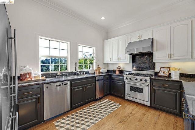 6203 Westwood Way, Oakland, CA 94611