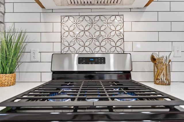 4648 S 14th STREET, Milwaukee, WI 53221