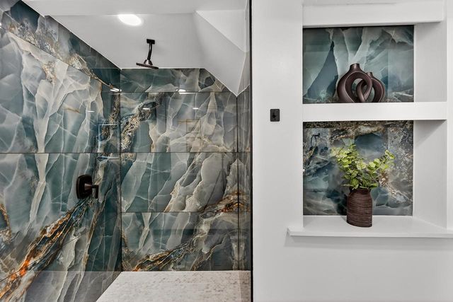 4648 S 14th STREET, Milwaukee, WI 53221