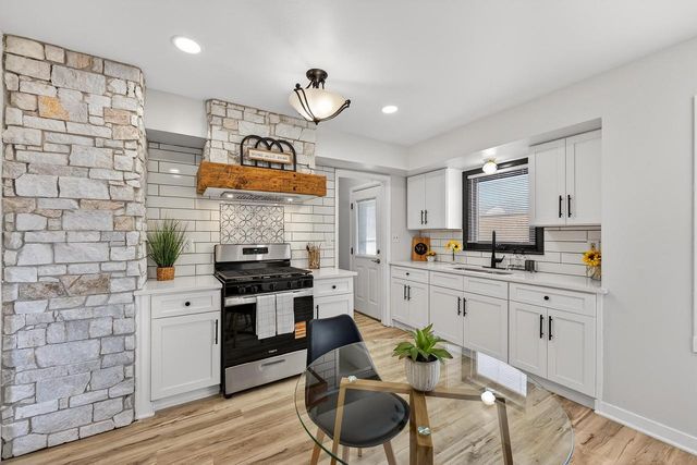 4648 S 14th STREET, Milwaukee, WI 53221