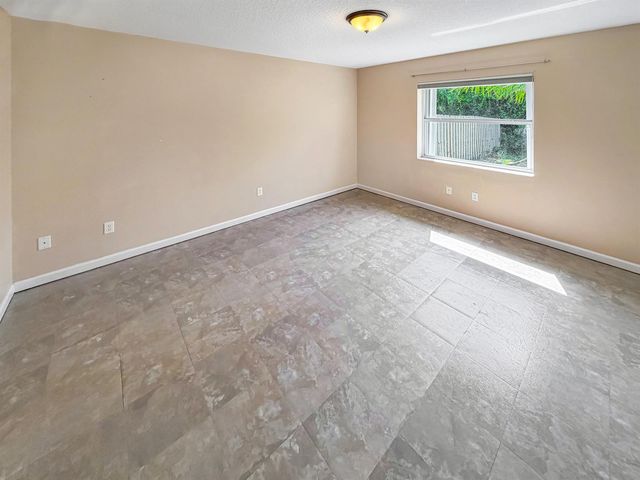 2361 NE 21st Avenue, Jensen Beach, FL 34957