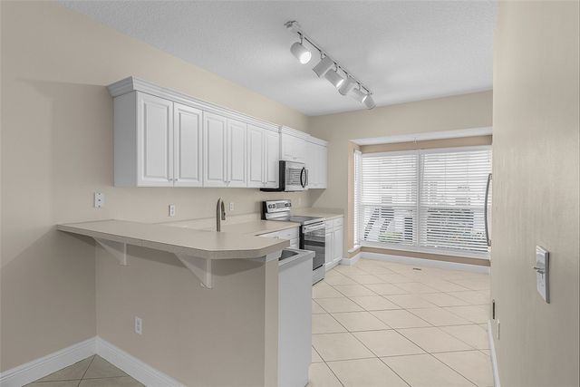 1620 42nd Square 104, Vero Beach, FL 32960