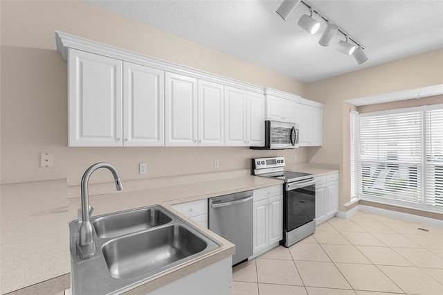 1620 42nd Square 104, Vero Beach, FL 32960