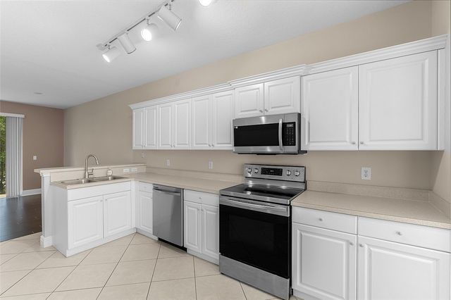 1620 42nd Square 104, Vero Beach, FL 32960