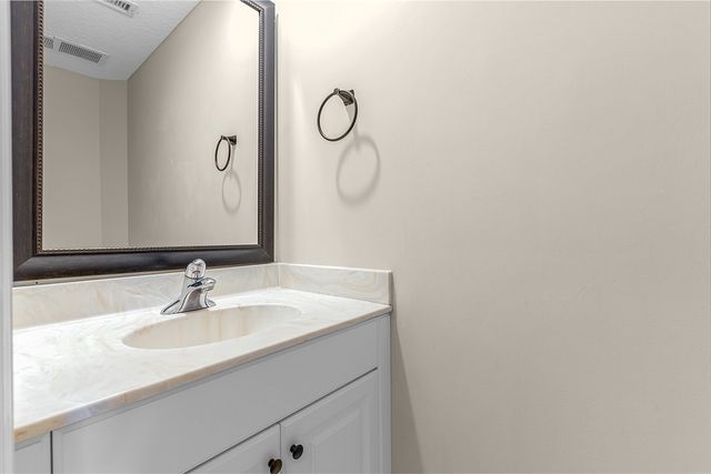 1620 42nd Square 104, Vero Beach, FL 32960