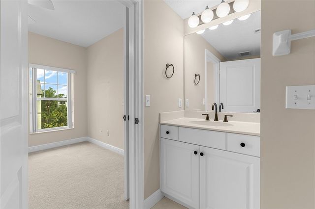 1620 42nd Square 104, Vero Beach, FL 32960