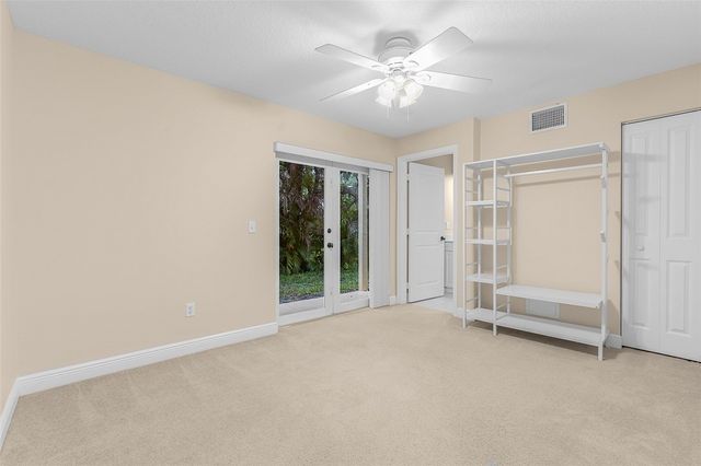 1620 42nd Square 104, Vero Beach, FL 32960