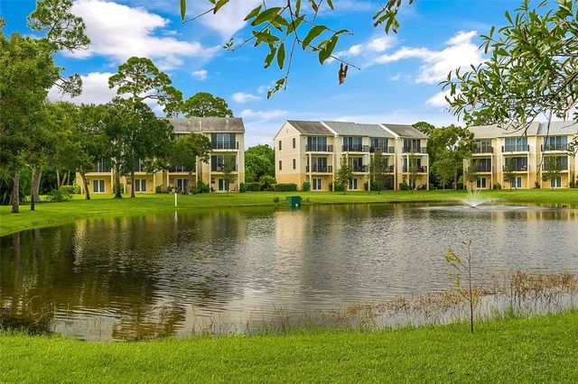 1620 42nd Square 104, Vero Beach, FL 32960