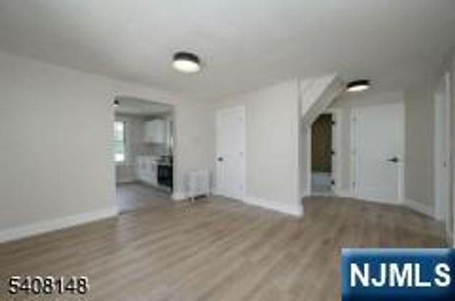 35 Amsterdam Avenue, Teaneck, NJ 07666