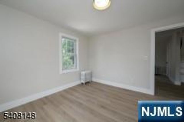 35 Amsterdam Avenue, Teaneck, NJ 07666