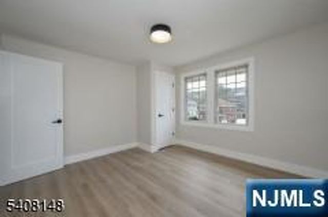 35 Amsterdam Avenue, Teaneck, NJ 07666