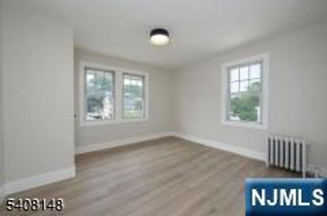 35 Amsterdam Avenue, Teaneck, NJ 07666