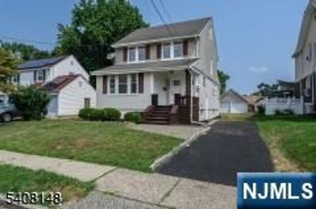 35 Amsterdam Avenue, Teaneck, NJ 07666