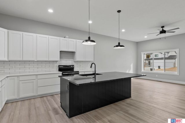 7930 Ephraem Lane, Lincoln, NE 68516