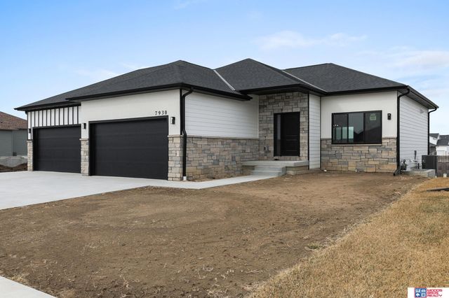 7930 Ephraem Lane, Lincoln, NE 68516