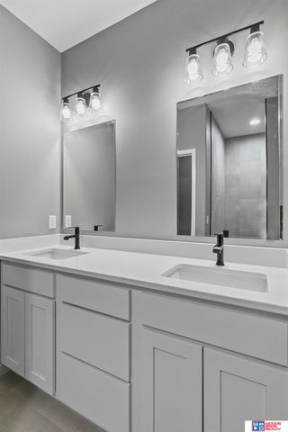 7930 Ephraem Lane, Lincoln, NE 68516