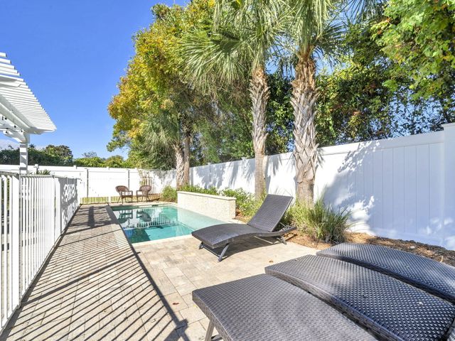 4555 Luke Avenue, Destin, FL 32541