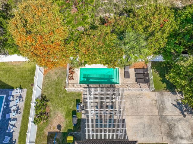 4555 Luke Avenue, Destin, FL 32541