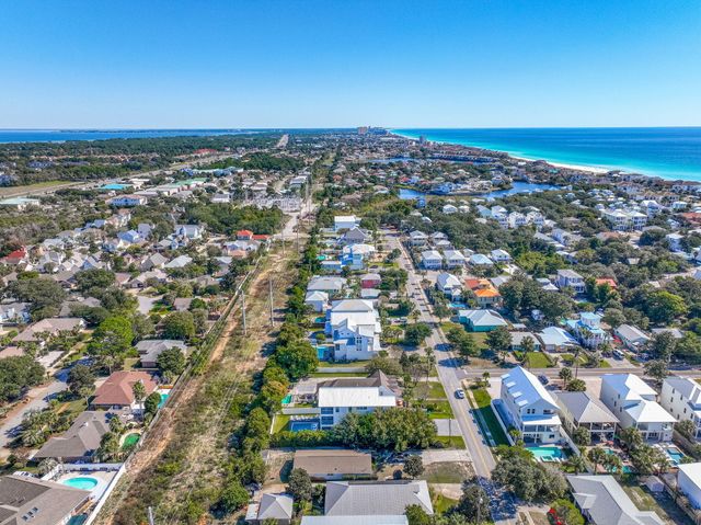 4555 Luke Avenue, Destin, FL 32541