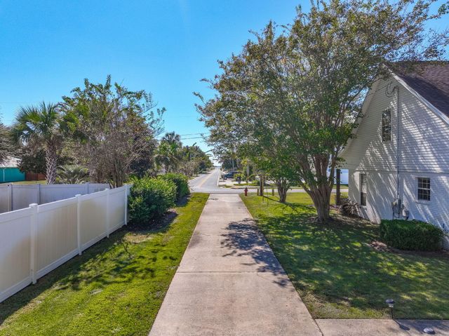 4555 Luke Avenue, Destin, FL 32541