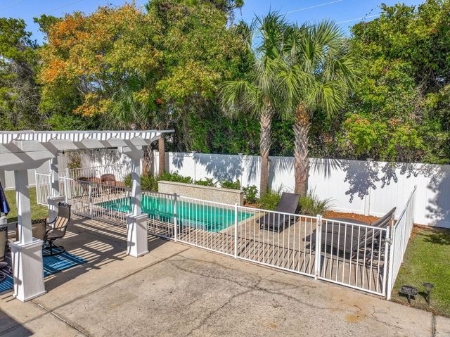 4555 Luke Avenue, Destin, FL 32541