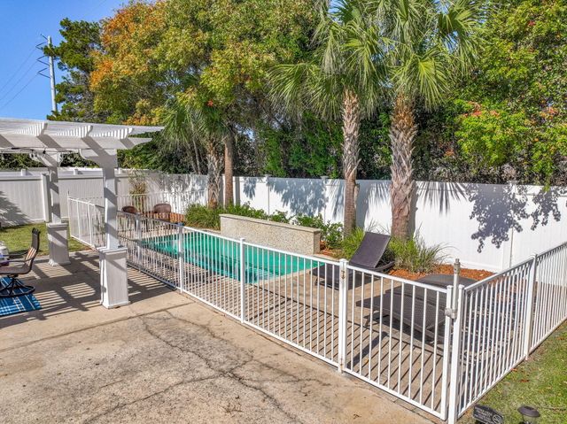 4555 Luke Avenue, Destin, FL 32541