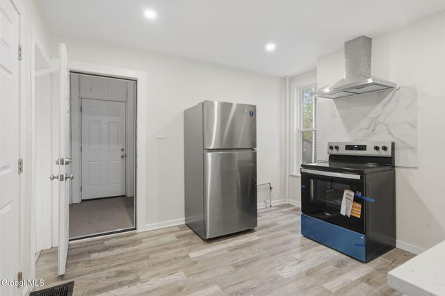 161 6th Avenue, Troy, NY 12180