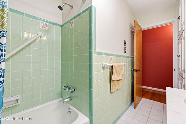 3718 Hillsboro Rd, Louisville, KY 40207