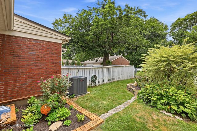 3718 Hillsboro Rd, Louisville, KY 40207