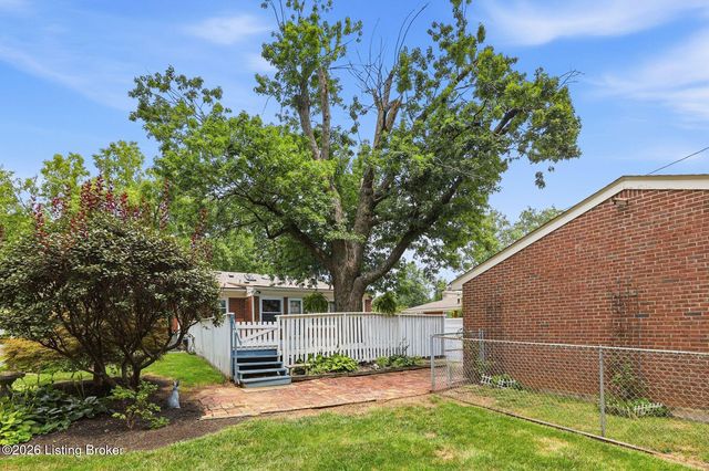3718 Hillsboro Rd, Louisville, KY 40207
