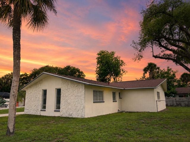 8302 N FLINTROCK COURT, Tampa, FL 33615