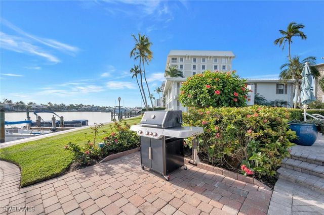 2800 Gulf Shore BLVD N 303, Naples, FL 34103