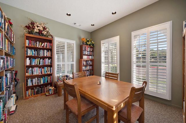 7300 Sunshire Ln, Sacramento, CA 95828