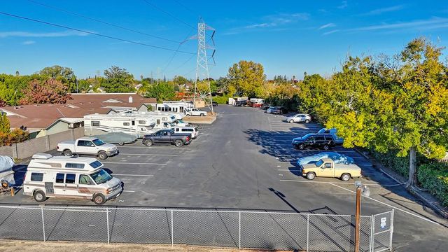 7300 Sunshire Ln, Sacramento, CA 95828
