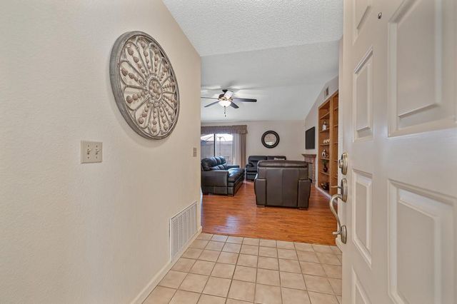 7300 Sunshire Ln, Sacramento, CA 95828