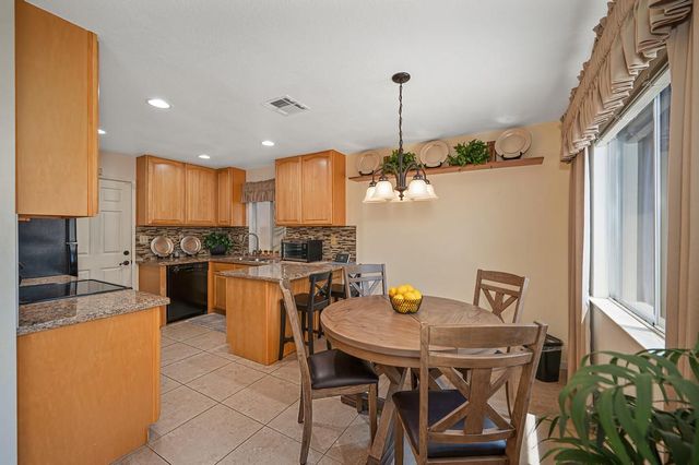 7300 Sunshire Ln, Sacramento, CA 95828