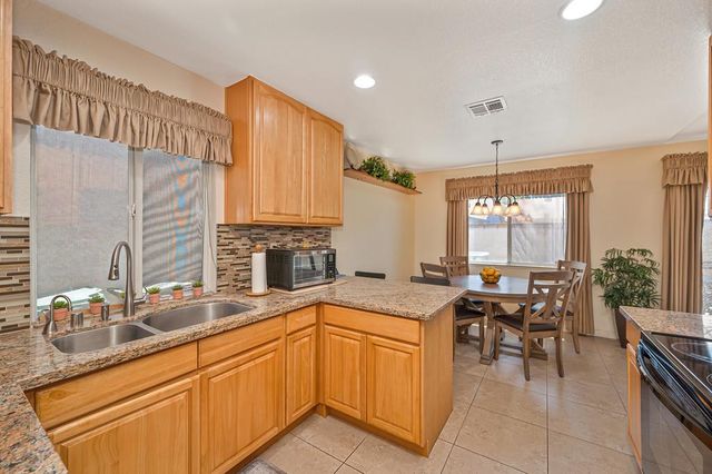 7300 Sunshire Ln, Sacramento, CA 95828