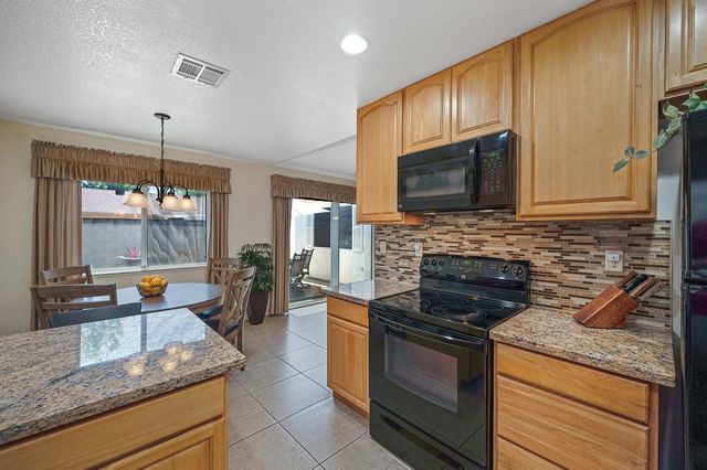 7300 Sunshire Ln, Sacramento, CA 95828