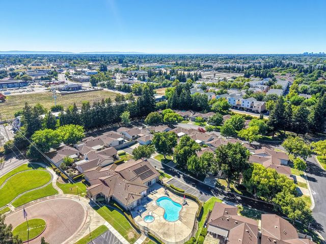 7300 Sunshire Ln, Sacramento, CA 95828