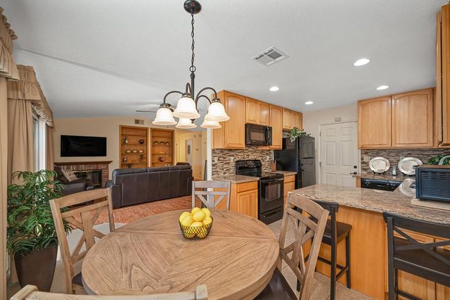 7300 Sunshire Ln, Sacramento, CA 95828