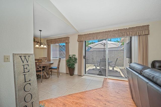 7300 Sunshire Ln, Sacramento, CA 95828