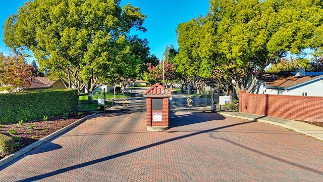 7300 Sunshire Ln, Sacramento, CA 95828