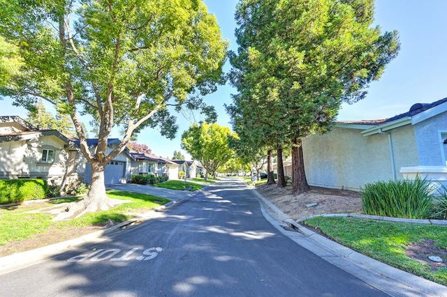 7300 Sunshire Ln, Sacramento, CA 95828