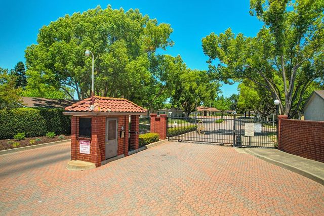 7300 Sunshire Ln, Sacramento, CA 95828