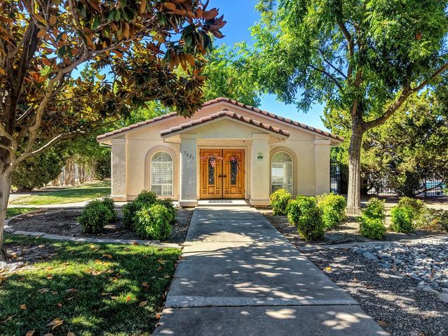 7300 Sunshire Ln, Sacramento, CA 95828